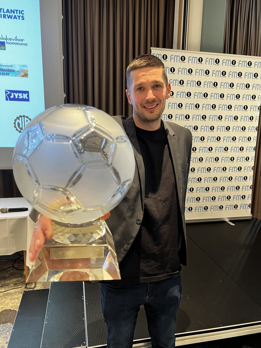 What a story❗️ Atli Gregersen wins player of year 🇫🇴 at the age of 42!

Víkingur Gøta/Leirvík won the league and Atli played all the games as a central defender.

He is the interim assistant coach of the national team - maybe he should pick himself?

#football #faroeislands