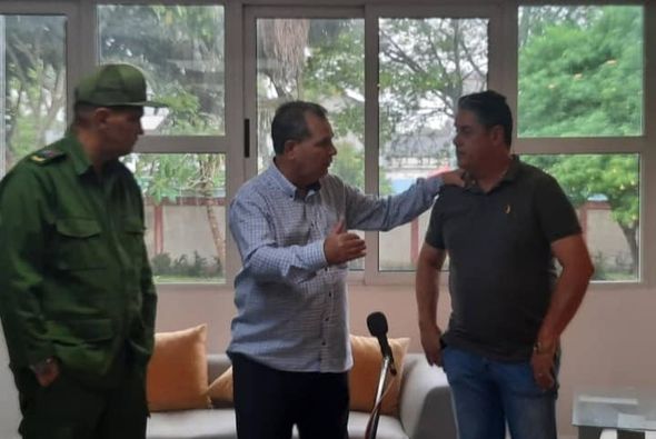 📍El Miembro del Secretariado del Comité Central del Partido Comunista de #Cuba, José Ramón Monteagudo, el Primer Secretario del PCC en #LaHabana y la Gobernadora de la ciudad, conocieron en nuestra empresa las acciones que realizamos ante la proximidad del #HuracánRafael.