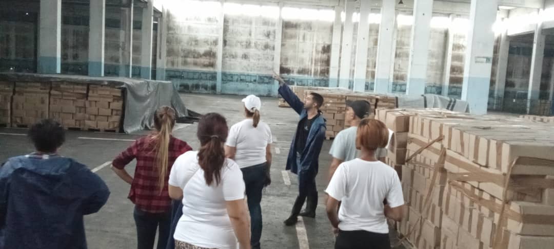 MincinCuba's tweet photo. Recorrió @BetsyDazVelzqu2 ministra del #ComercioCuba entidades en La Habana. En la Empresa Universal La Habana y el Frigorífico Habana del Este chequeó la organización y protección de las instalaciones y bienes; revisó las tareas para la fase de recuperación.
#PreparadosYAlertas https://t.co/pZtUDa57mD