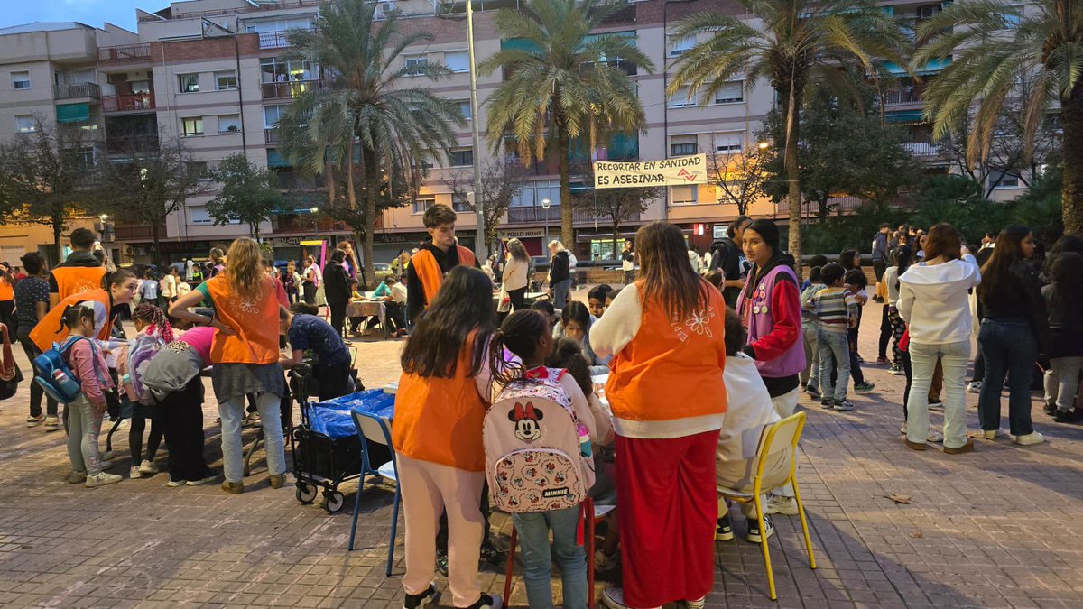 jsolores's tweet photo. Dins la Setmana de la Solidaritat el Consell de l'Esplai ha organitzat activitats i tallers cap a l'emergència climàtica. #setmanadesolidaridaddelhospitalet #solidarieslh #espaideciutadanialh #conselldelesplailh https://t.co/XxHe9JzW0G