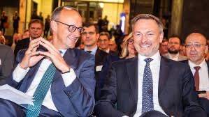 #Merz und #Lindner, Ihr wollt ein noch ‚neoliberaleres‘ Land, mehr Raubtierkapitalismus, weniger Sozialsysteme, mehr Korruption, mehr Spaltung zwischen Arm und Reich.

Dann zieht doch jetzt nach #Amerika. Wir legen zusammen für Euren Einfuhrzoll

#USA #USWahlen2024 #CDUCSU #Trump