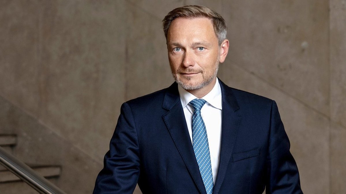 woutvanart's tweet photo. deutschlands frechster arbeitsloser https://t.co/amnpGeOF9V