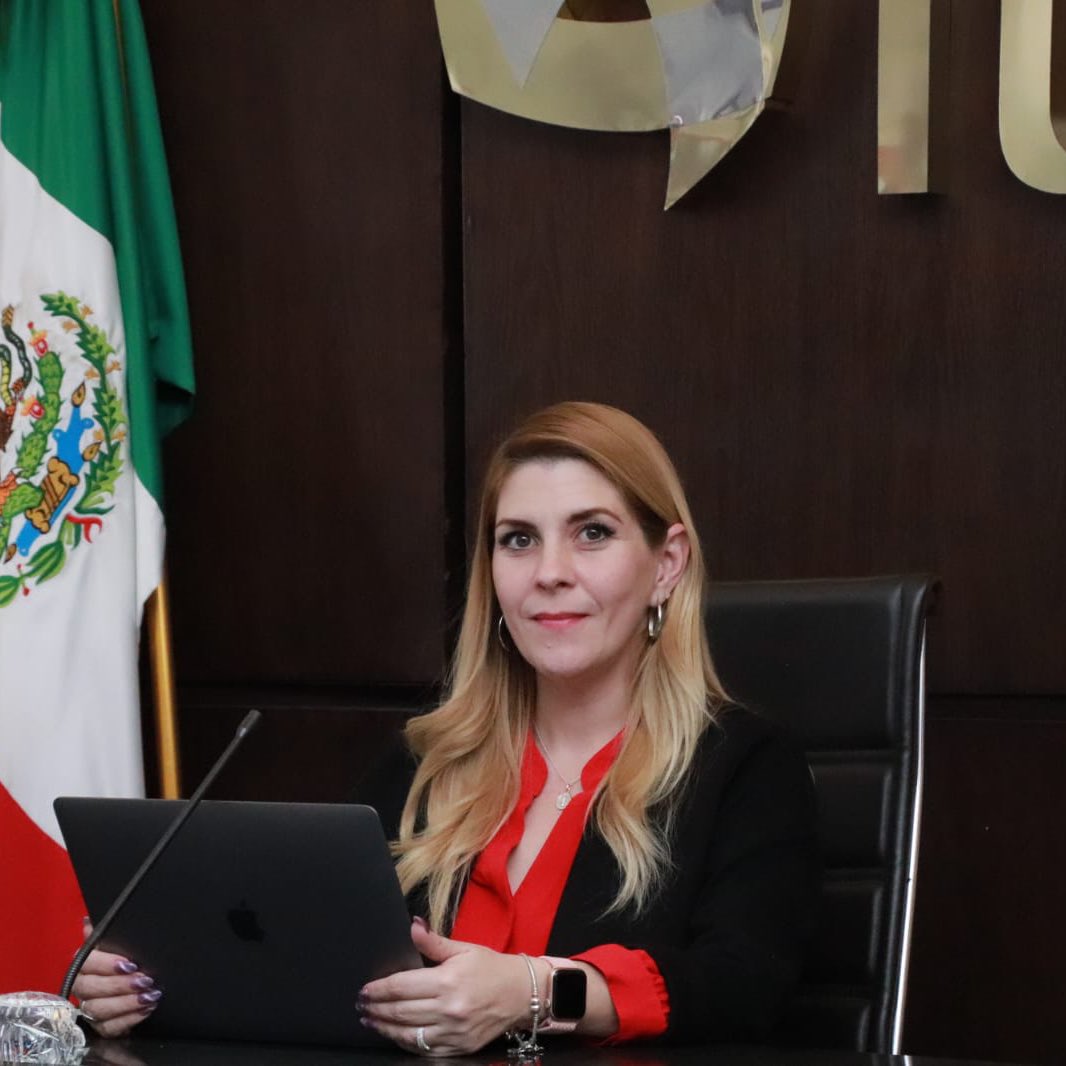 olinavarr's tweet photo. En la Cuadragésima Sesión del Pleno de @ITEIJal refrendé la postura que tenemos como Instituto, que es de rechazo absoluto a la iniciativa de reforma constitucional que pretende extinguir a los autónomos. Aprobarla como está planteada es socavar la democracia y retroceder en la defensa de los derechos humanos. En el ITEI estamos comprometidos a seguir trabajando con todo profesionalismo hasta el último momento y esperamos que las y los legisladores recapaciten y actúen buscando el bien común no solo en el discurso.