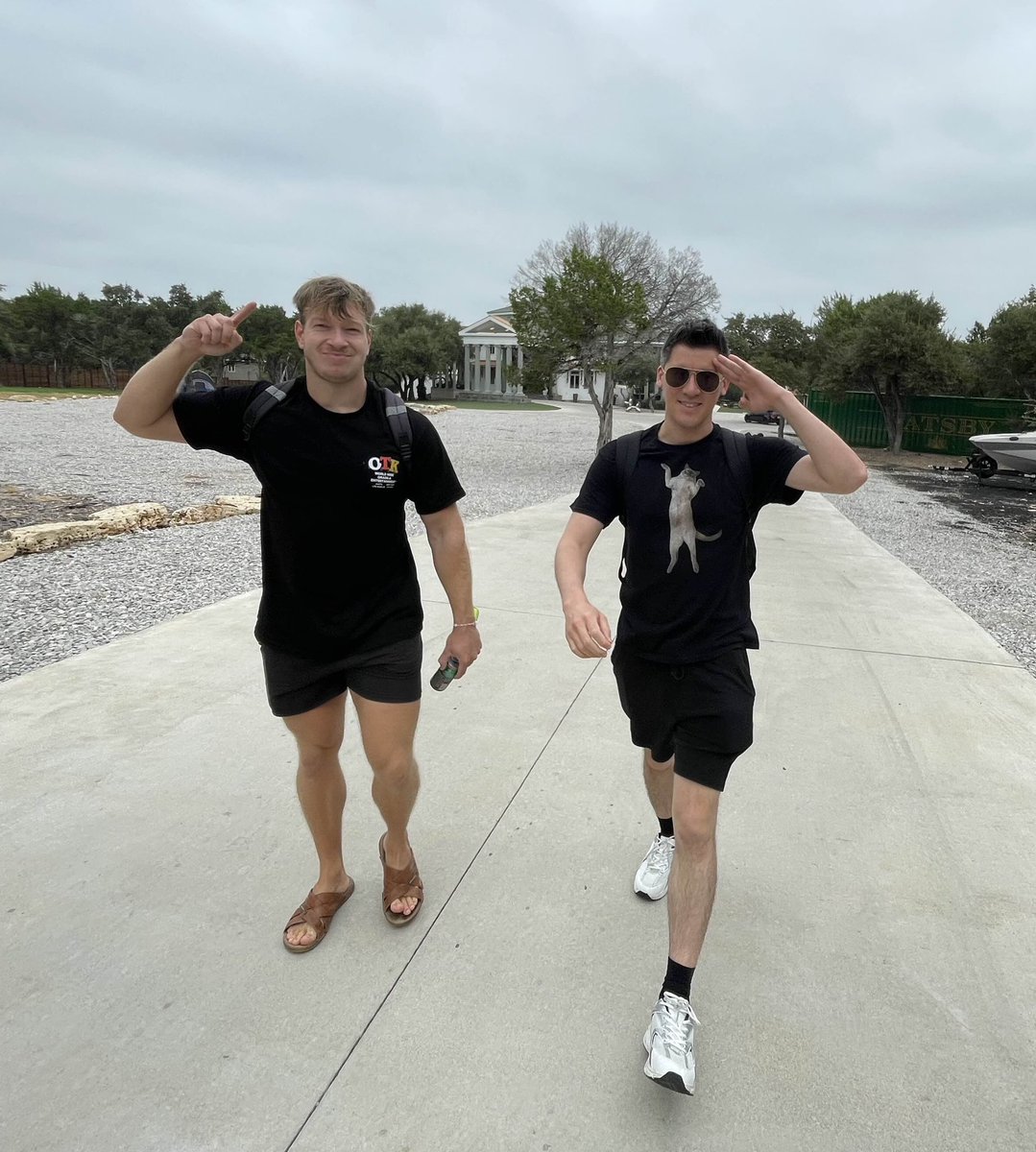 Sebbywebz's tweet photo. Still can’t believe I got to stay in this incredible house. Thanks @OTKnetwork for this awesome experience 🔥
O7 to Winner & gigachad @ArravTwitch 🫡
And yes that is @T10Nat to the right. She is that short IRL 🐀
#OTK #OTKTopStreamer https://t.co/9ddz637i2b