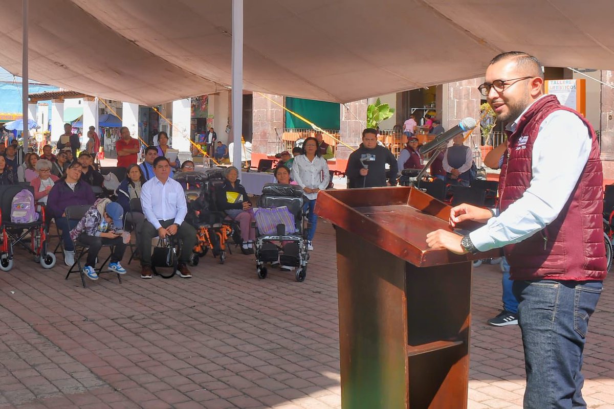 ❤️Las personas con discapacidad son un pilar en la #FamiliaDIFEM, por ello hoy les hicimos entrega de Ayudas Técnicas en el municipio de #Otumba; seguiremos fomentando su inclusión y autonomía en su día a día. #ElPoderDeServir. ♿️