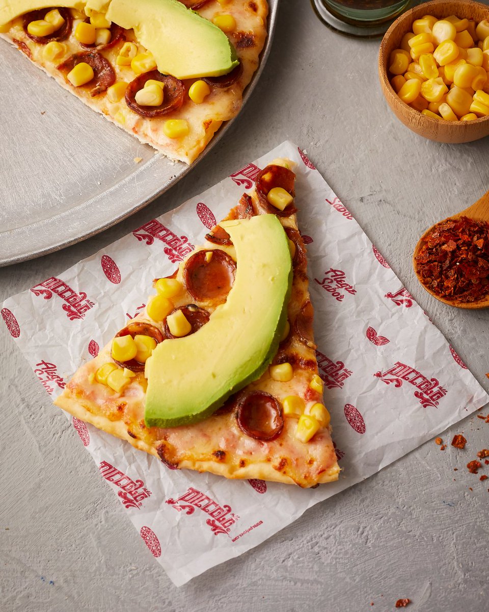 pizzaspiccolo's tweet photo. Desde la Base delgada y crocante, su salsa napolitana, creación única, con chorizo Piccolo, maíz tierno y aguacate, todos se unen para crear un momento inolvidable de sabor.

Visítanos o pide a domicilio
- https://t.co/cNZnDQkXBL -
Medellín · Cartagena · Cali · Pereira https://t.co/4eyUF5hq5a