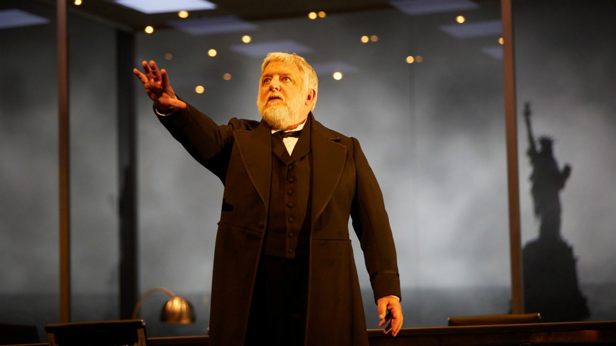 National Theatre Live tweet media