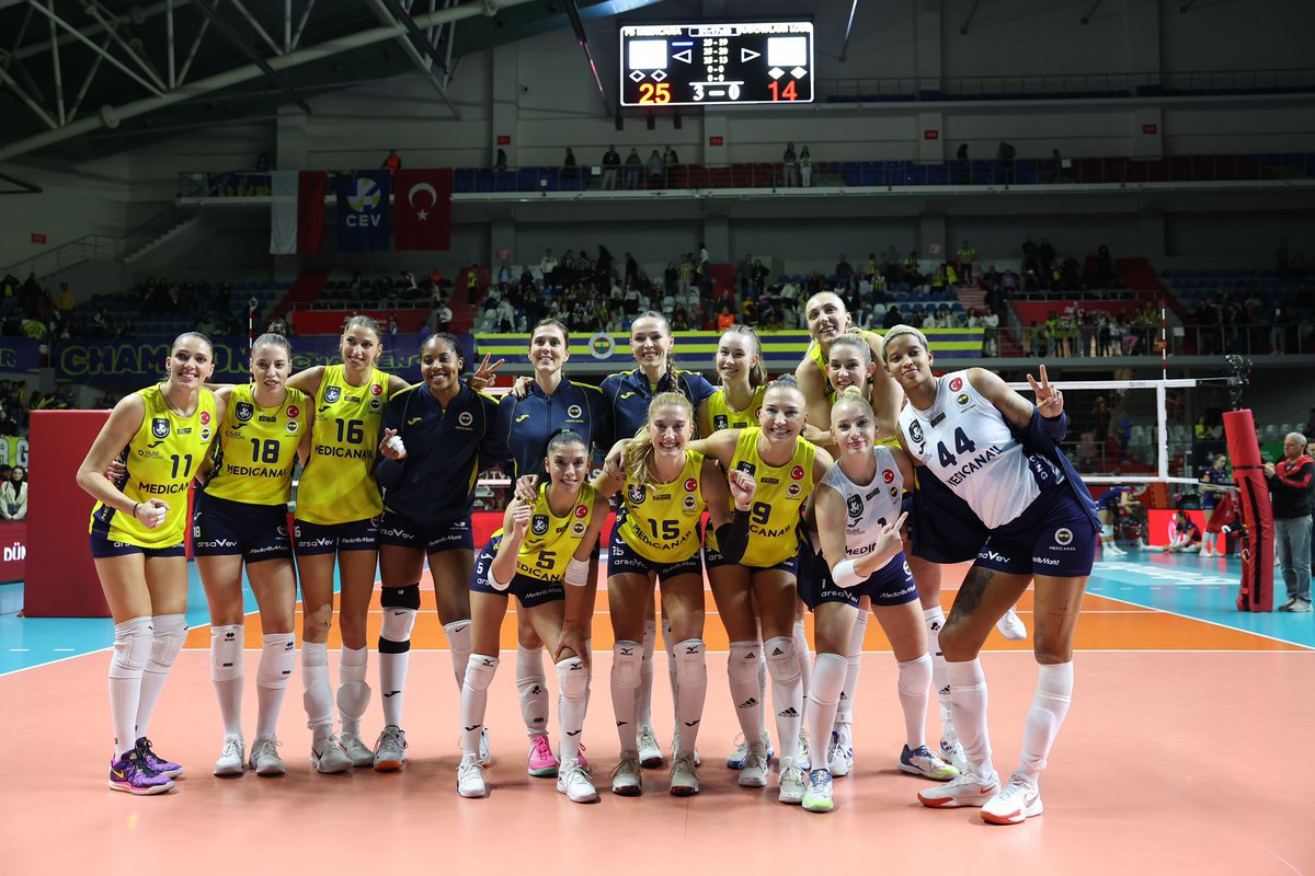 Galibiyet pozumuz! 💪

#SarıMelekler #CLVolleyW
