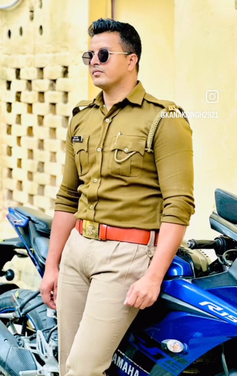 InfactMediaIN's tweet photo. यह दो तस्वीरें देख रहें है, यह है @Uppolice के जवान आदित्य सिंह उर्फ़ कनक यादव और घाटमपुर @kanpurnagarpol के नामी गैंगस्टर मोनू उर्फ़ सुमित सचान की इस समय के यह हालात हैं, दोनों गैंग लेकर चलते है @Uppolice इस पर कार्यवाही क्यों नहीं करती,क्या चोर पुलिस भाई भाई है.?
@kannaujpolice https://t.co/TEobZg1Ku5