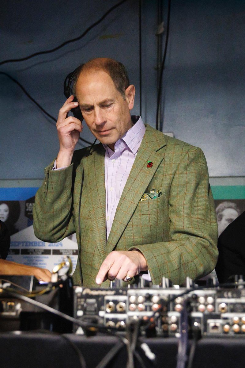RoyalFamily's tweet photo. During the visit His Royal Highness met artists and young people who benefit from the centre’s programmes, including learners from the Olive Academy who were taking part in a DJ workshop and local young musicians sound checking for the venue’s longstanding emerging band night.
 
The Duke spoke to apprentices and staff and members of Cambridge Junction’s artist development programme rehearsing new performance pieces before unveiling a plaque to commemorate their first Royal visit.