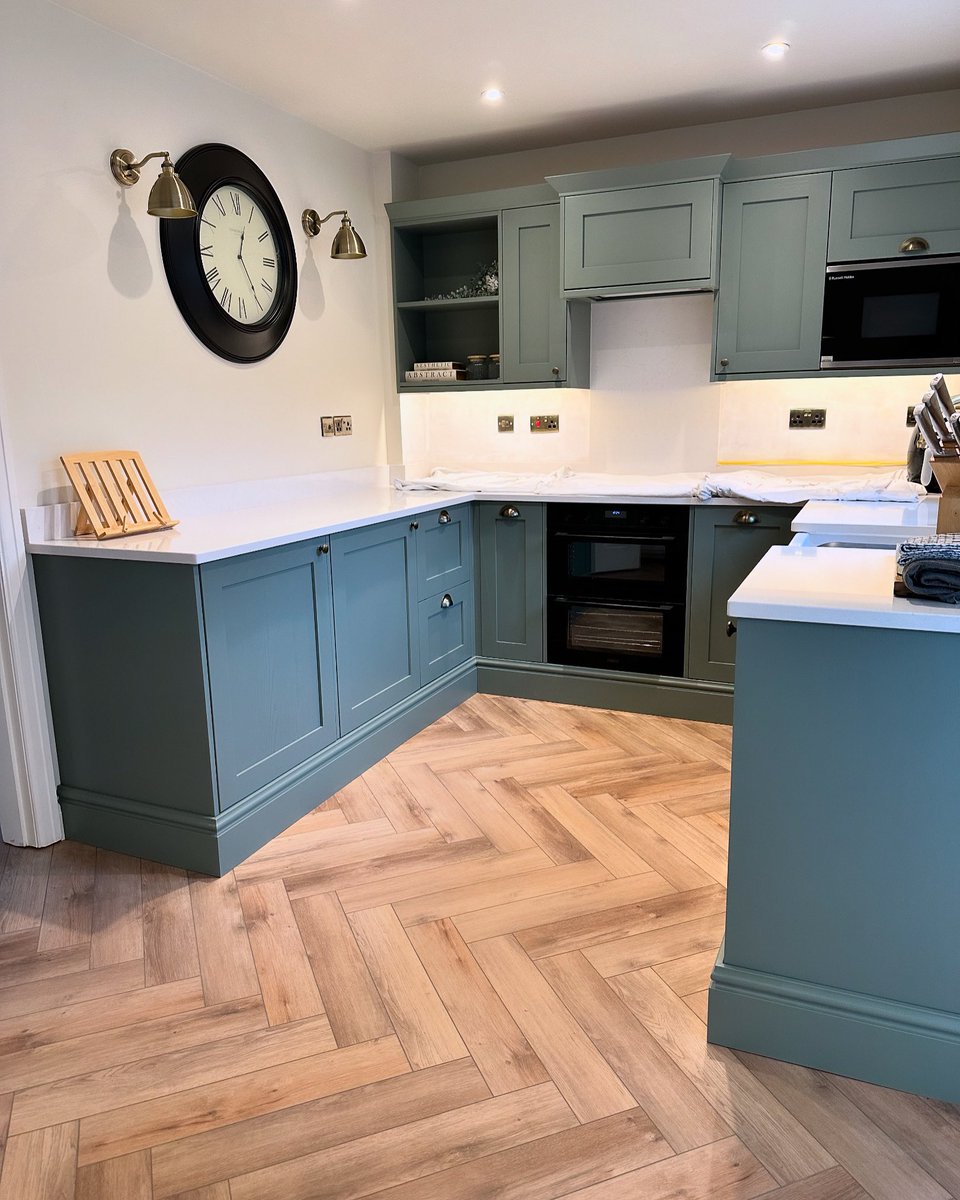 This weeks job has been this lovely kitchen and LVT flooring from @howdensjoinery 👍🏻

#flynnjoiners #hull #eastyorkshire #joiner #kitchenfitter #homeinspo