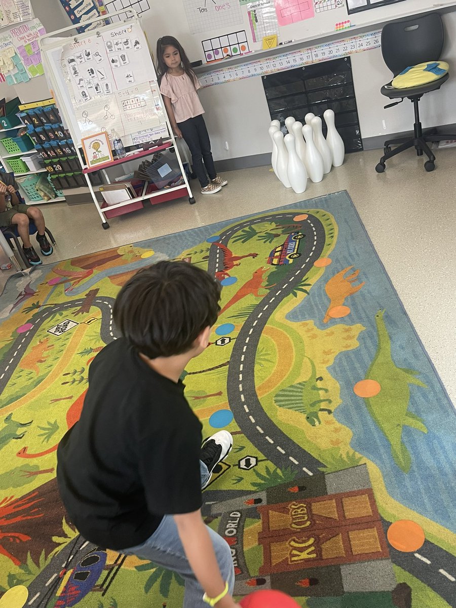 LGregoire22's tweet photo. Our field trip isn’t until next week but who says we have to wait for real life experiences! The kids enjoyed Bowling 🎳 while Subtracting pins! Fun &amp; Interactive will always be my first choice ! @LJackson1st , thank you for the great collaboration and idea as always ! https://t.co/T9CbJVIFOb