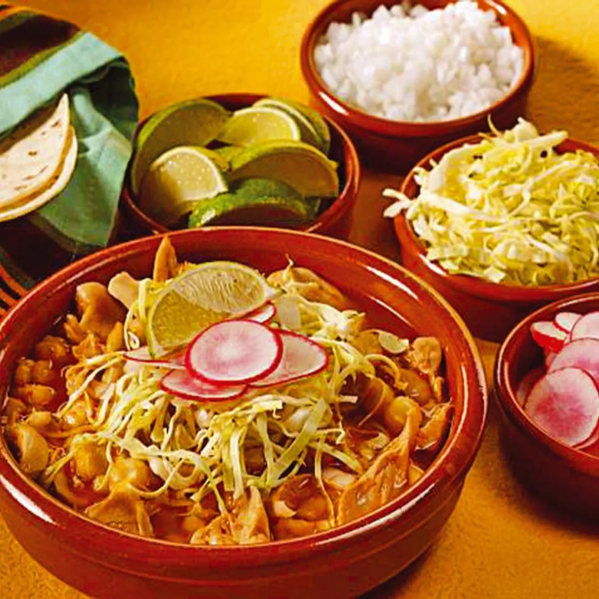 CongressIPA's tweet photo. ¿Pozole? En Guadalajara, se sirve con su propio estilo, un caldo claro con maíz, carne y toppings frescos.

Pozole in Guadalajara has its own style, with a clear broth, hominy, pork, and fresh toppings. https://t.co/vFkZSXI9jr