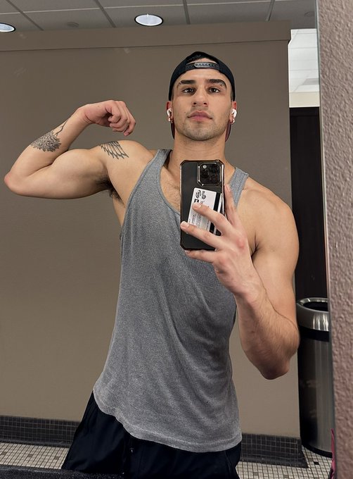 Watch Pisces's leaked NSFW photo on TwXstars