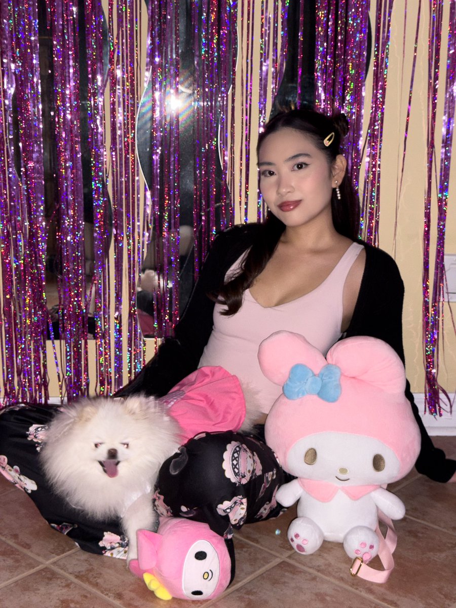sukkkko's tweet photo. My melody w/my bby 🩷 https://t.co/fHGzyzPgKx