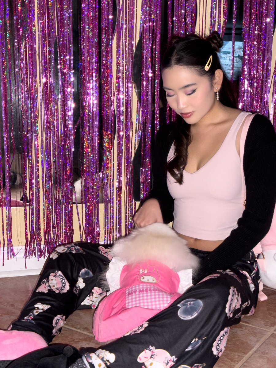 sukkkko's tweet photo. My melody w/my bby 🩷 https://t.co/fHGzyzPgKx