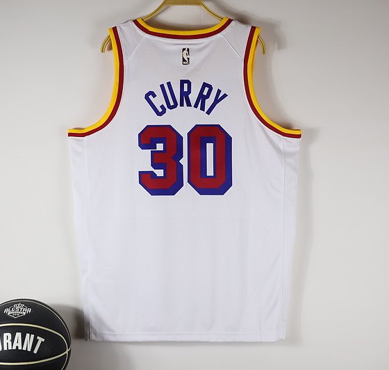 PasionBasketNBA's tweet photo. 💥 SORTEAZO INTERNACIONAL NUEVA CAMISETA CLASSIC EDITION DE STEPHEN CURRY 💥

Para participar:

➡️ Da RT al tweet

➡️ Síguenos a mi y a @NBAFutQuality 

El ganador se anunciará a través de nuestros perfiles, no se anunciará a través de ninguna cuenta secundaria ni nada. Cuidado con las cuentas que os hablan por privado diciendo que habéis ganado el premio y os piden los datos de vuestra tarjeta, no piquéis, es una estafa

Se anunciará a los 1.000 RTs

¡MUCHA SUERTE A TODOS! 🤞🏻🍀