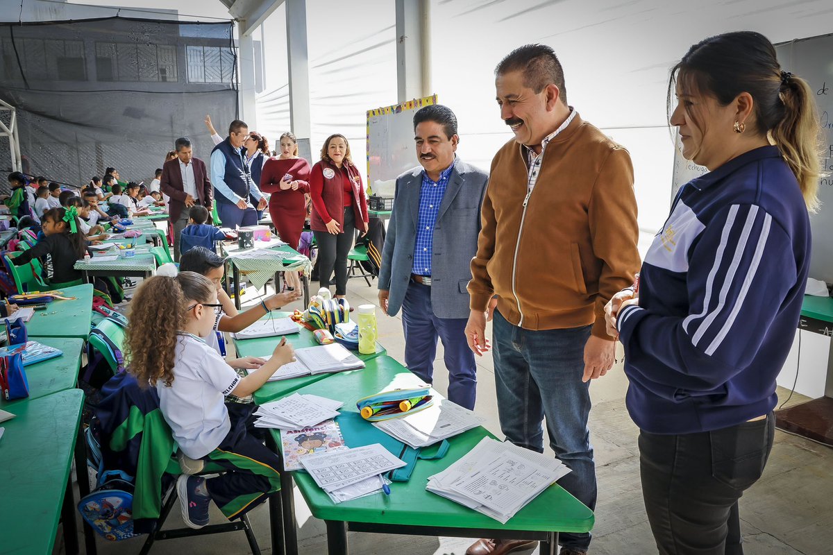 secti_edomex's tweet photo. 🏫 ¡Invertir en las instituciones educativas es una prioridad para nuestra Gobernadora @delfinagomeza!

🧱 En la Escuela Primaria “Melchor Ocampo” en #Texcoco, se destinarán más de 4 mdp en obras de rehabilitación. 

📚 #ElPoderDeLaEducación https://t.co/B6aezYaVGj