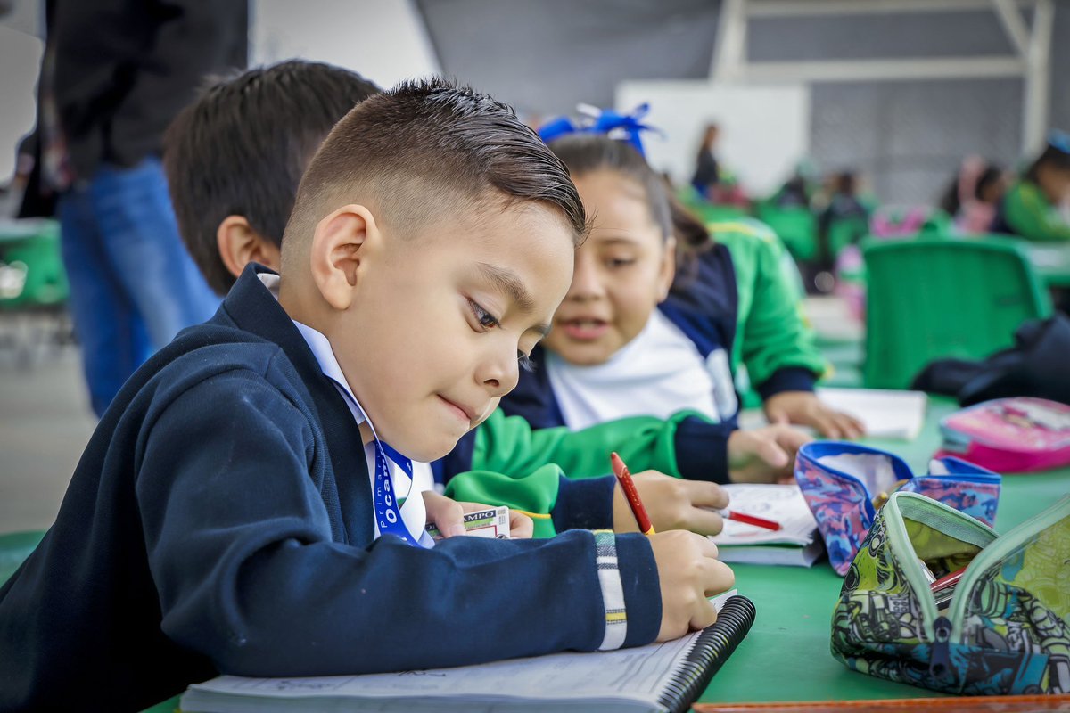 secti_edomex's tweet photo. 🏫 ¡Invertir en las instituciones educativas es una prioridad para nuestra Gobernadora @delfinagomeza!

🧱 En la Escuela Primaria “Melchor Ocampo” en #Texcoco, se destinarán más de 4 mdp en obras de rehabilitación. 

📚 #ElPoderDeLaEducación https://t.co/B6aezYaVGj