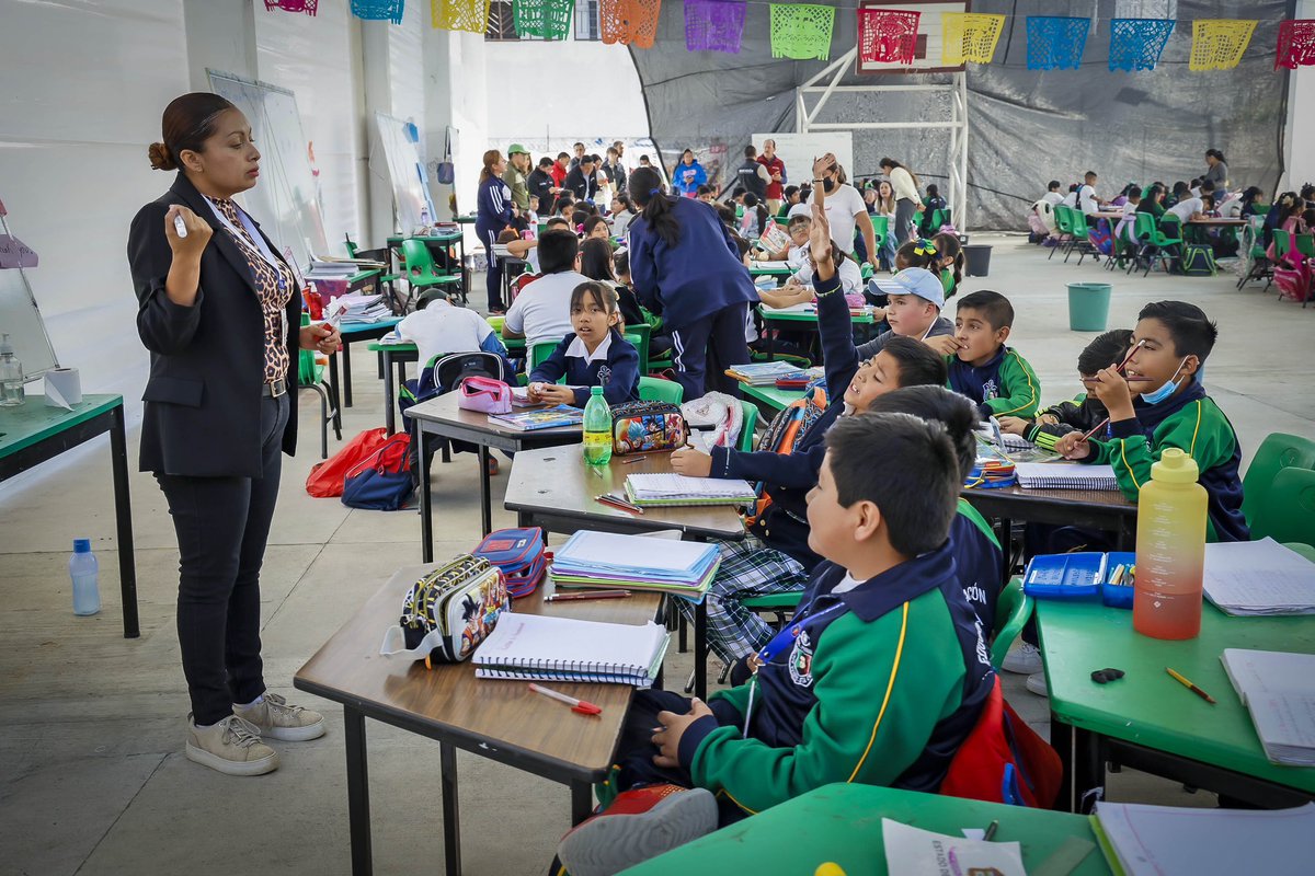secti_edomex's tweet photo. 🏫 ¡Invertir en las instituciones educativas es una prioridad para nuestra Gobernadora @delfinagomeza!

🧱 En la Escuela Primaria “Melchor Ocampo” en #Texcoco, se destinarán más de 4 mdp en obras de rehabilitación. 

📚 #ElPoderDeLaEducación https://t.co/B6aezYaVGj