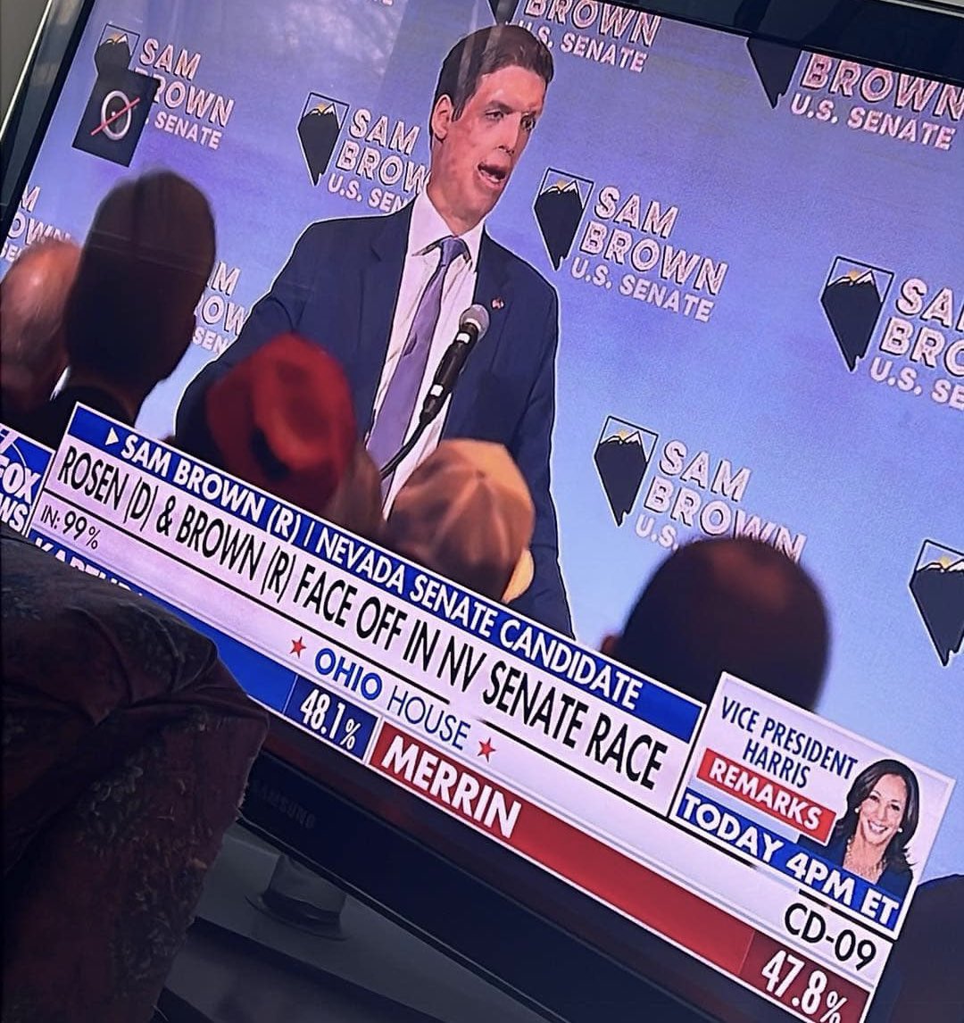 stupidcrapface's tweet image. Check the chyron @FoxNews 😬