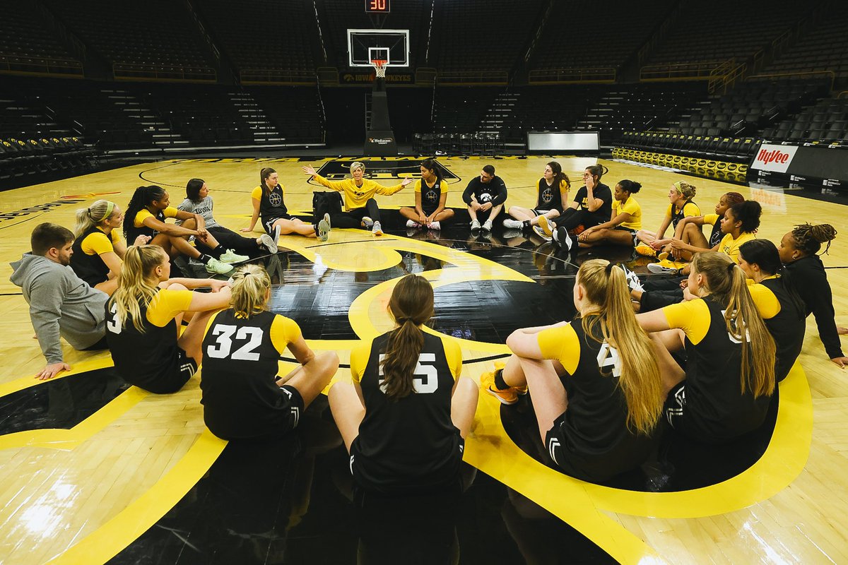 Our circle 🫶

#Hawkeyes