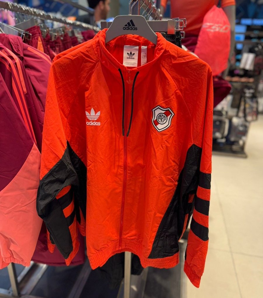 POR DIOS ES LA MEJOR CAMPERA DE TODOS LOS TIEMPOS, REVIVIÓ ADIDAS