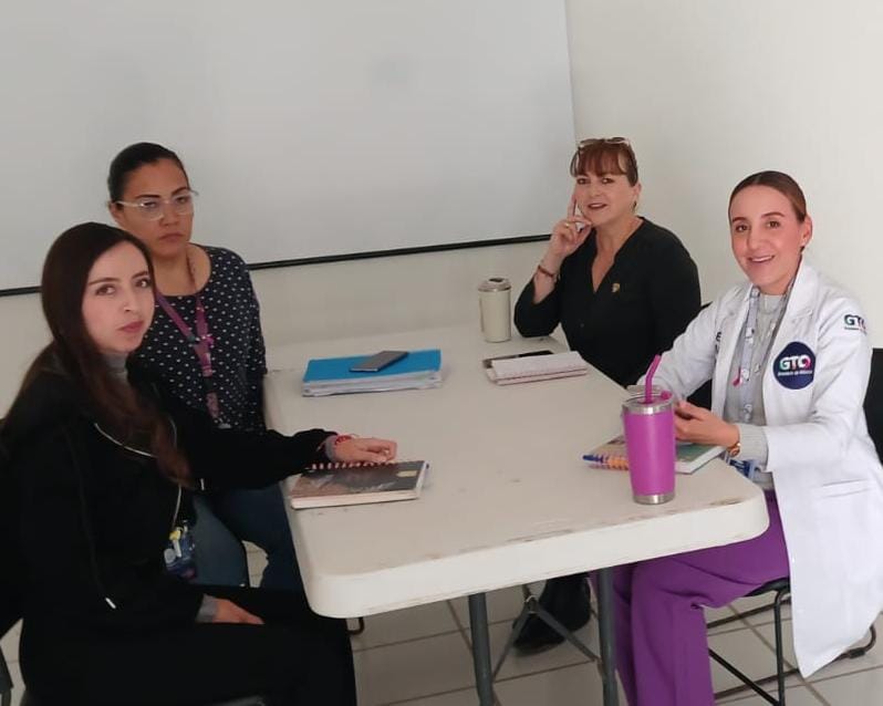 sntsa_37's tweet photo. ¡Avanzando juntos! La Directora, Administradora, Recursos Humanos y Delegada Sindical del CAISES San Diego de la Unión se reunieron para alinear ideas, mejorar la comunicación y trabajar en un ambiente laboral más positivo. 
#NuevaCulturaLaboral
#UnidadLaboral 

@martincano37
@DrGabrielCortes