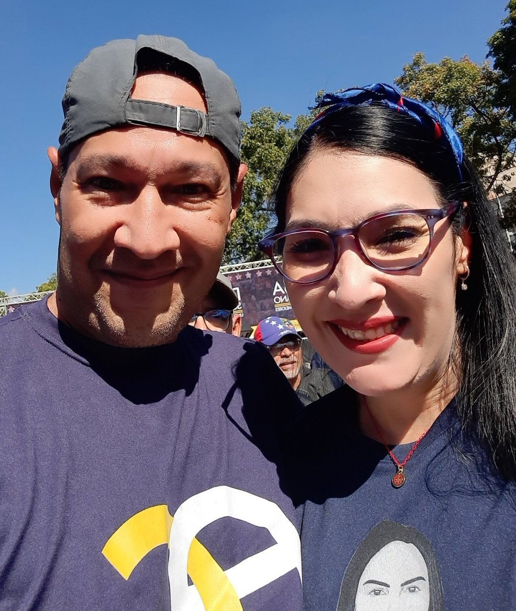 MariaGArocha's tweet photo. Hace 354 dias @Nelsonpvzla1 fué secuestrado por expresar su opción en redes sociales, lo extraño todos los dias y tengo la certeza de que muy pronto terminará ésta pesadilla. Por él y por todos los #PresosPoliticos seguirmos de pie.  #LiberenALosPresosPoliticos https://t.co/XCNE5RF2j0