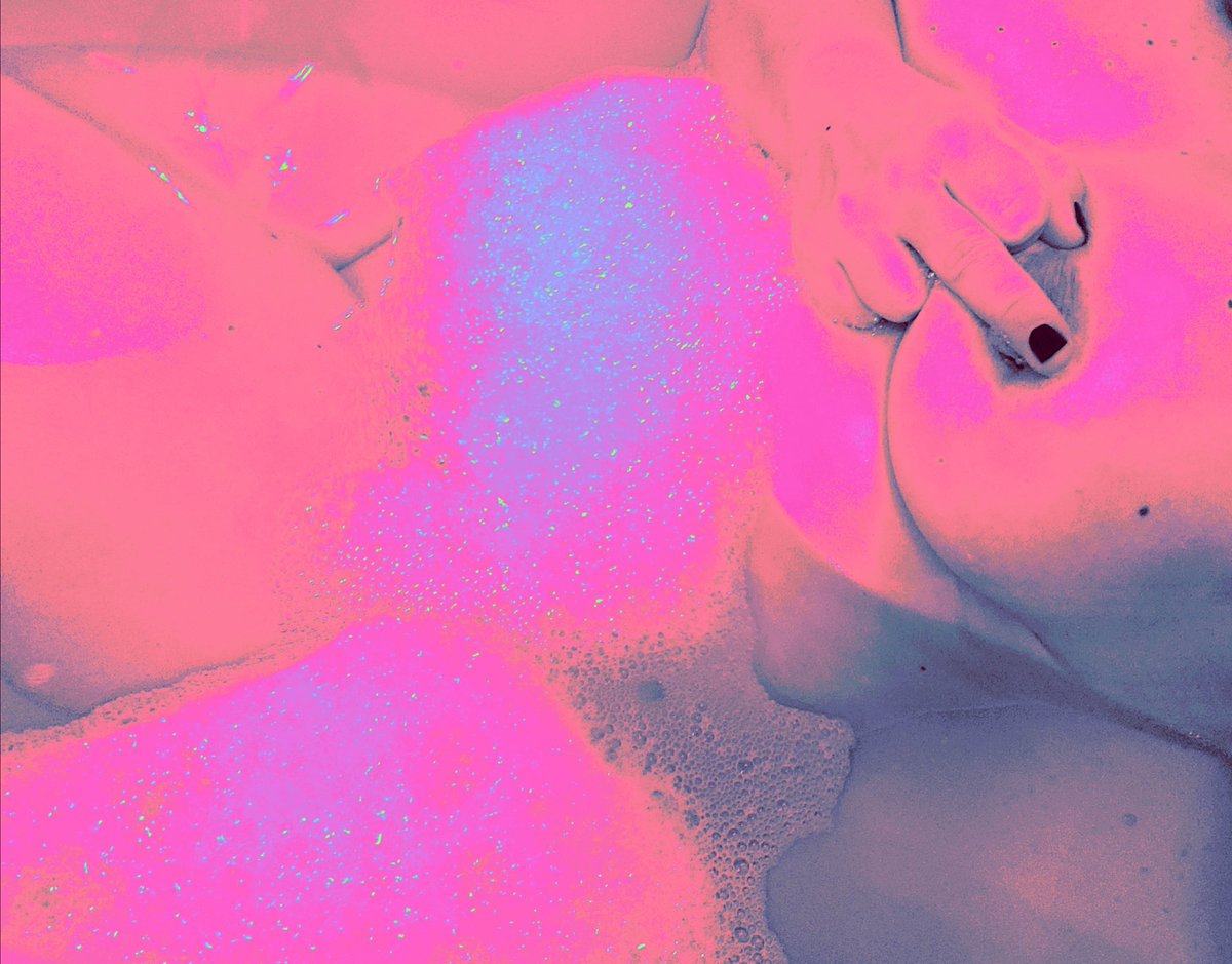 #SchönesgegenDoofes am #Mittelfingermittwoch 

Wir bleiben bunt und vielfältig und zeigen dem Faschismus den Mittelfinger!!! Jetzt erst recht!!!