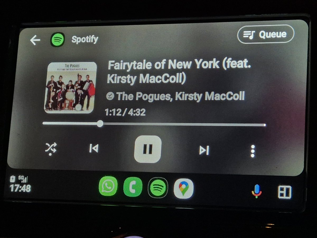 A few Wednesday thoughts..
None of us truly  know what others are dealing with - a little  bit of kindness (underrated, in my opinion) can go a long way to help,  sometimes. 
Oh, and life's too short to worry about listening to Christmas tunes 'too early' (Kirsty and Shane ❤️)