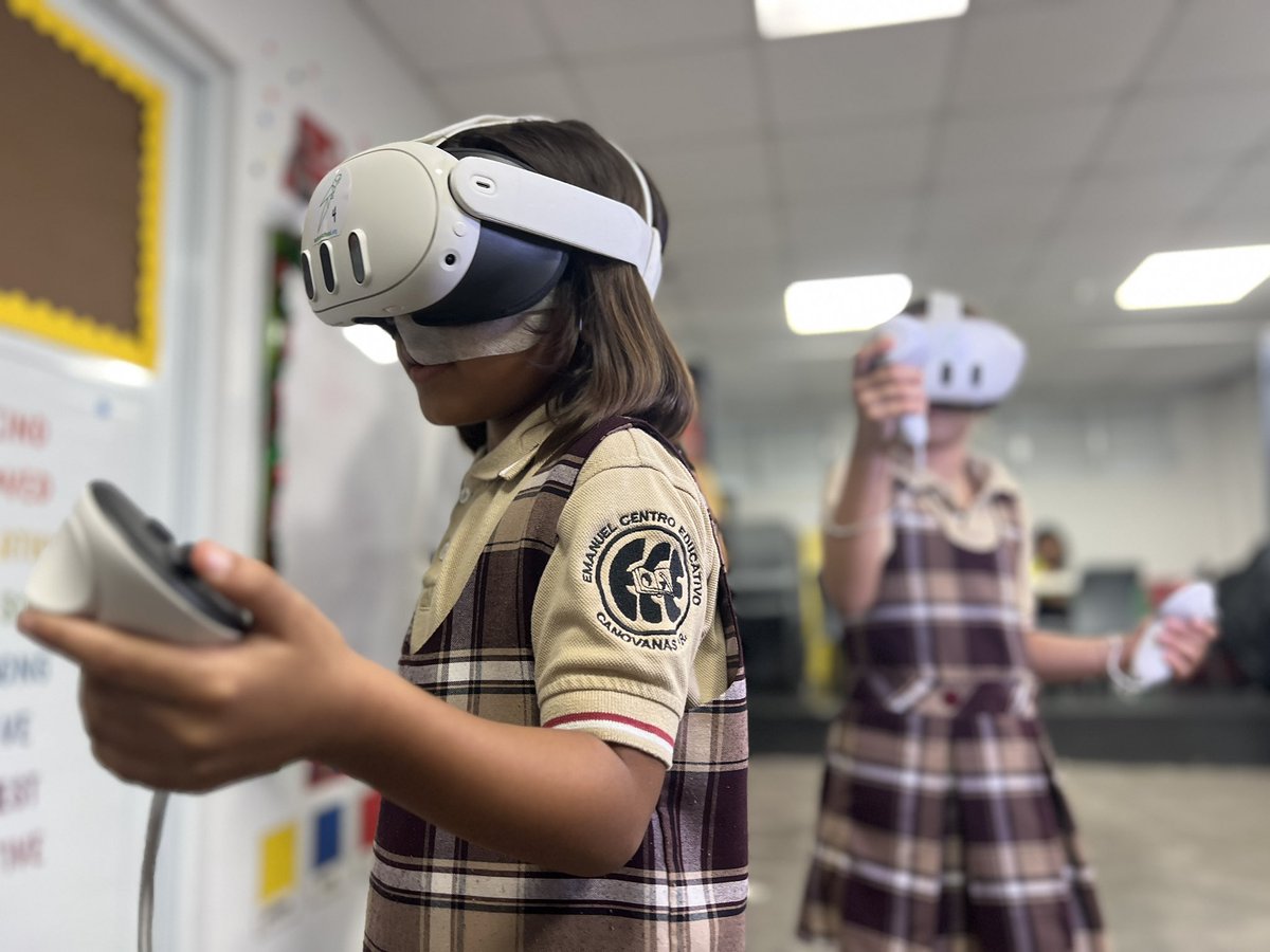 techmyschool's tweet photo. Today was so great, @multibrushvr collaborative experience. Thank you @cecfl for helping make this dream come into reality. #act60 #nonprofit #puertorico https://t.co/xvehJGW00X