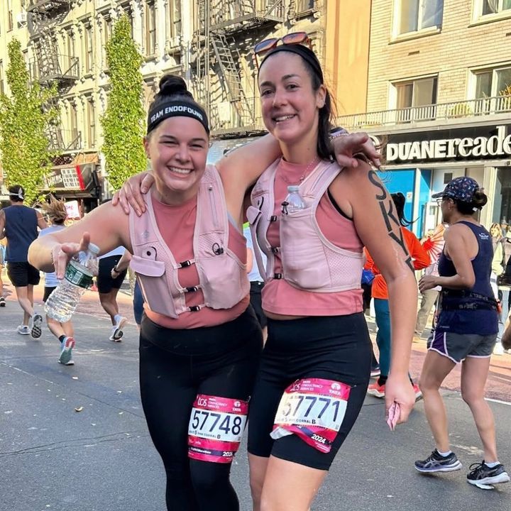 StonyBrookMed's tweet photo. Congrats to our incredible #StonyBrook SICU #nurses, Jenna and Skye, for completing the #TCSNYCMarathon this past weekend! 👏 

They crushed 26.2 miles AND raised over $10,000 for the @endofound! 💪 🏃 🏅 #WeAreStonyBrookMedicine #SICU https://t.co/WneZLrvETX