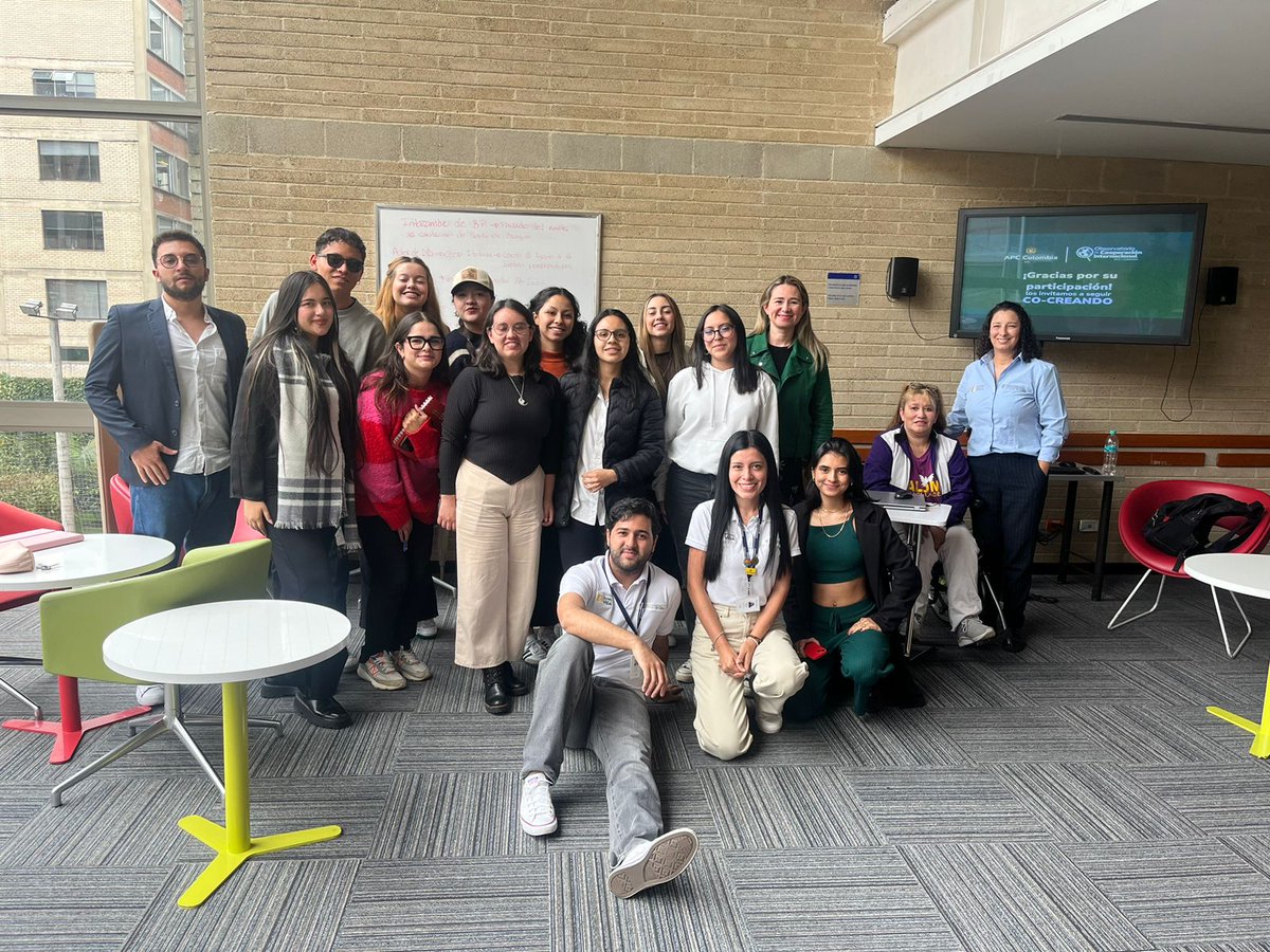 mapiscol's tweet photo. Hoy, junto al equipo del Observatorio, realizamos un nuevo #ModeloAPCColombia en la @Utadeo_edu_co como ejercicio final de la clase de cooperación. Las juventudes son críticas y están listas por trabajar en y por una Colombia🇨🇴 en #Paz 🕊️ #SomosParteDelCambio #SomosCooperación https://t.co/3Cvey0z5Lh