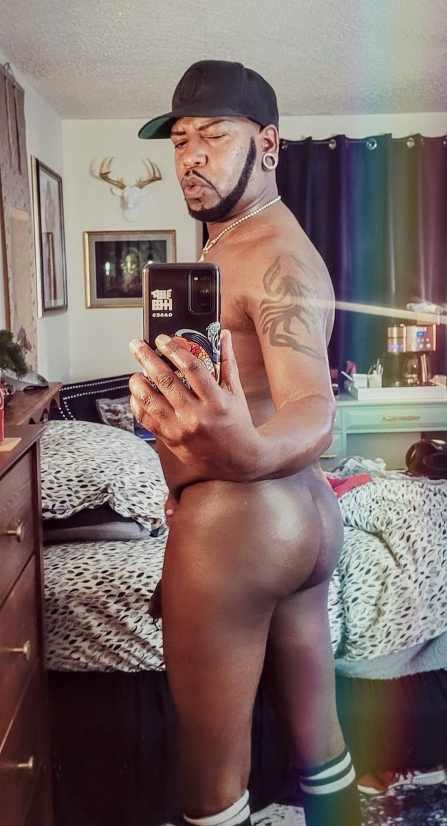 kenreg14's tweet photo. Happy Humpday 😊 #bbc #huge #hung #bigdick #hugecock #bigass #pierced #princealbert #lpsg #humpday #kenreg #rt #fav #follow 🍆 https://t.co/5UdNEV2Sl4