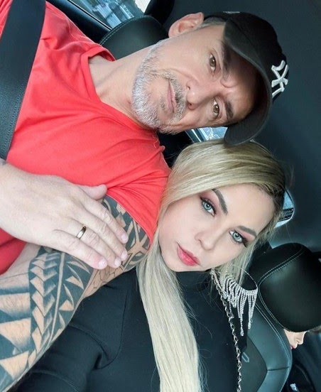 poptime's tweet photo. EITA! Daniel Cravinhos (ex de Richthofen) se separa da sua esposa dias após o parto e ela descobre traição através de áudios:

“Os pontos nem haviam sido retirados. Esse lado escuro da alma dele eu não conhecia”. https://t.co/VjOAgaZKmM