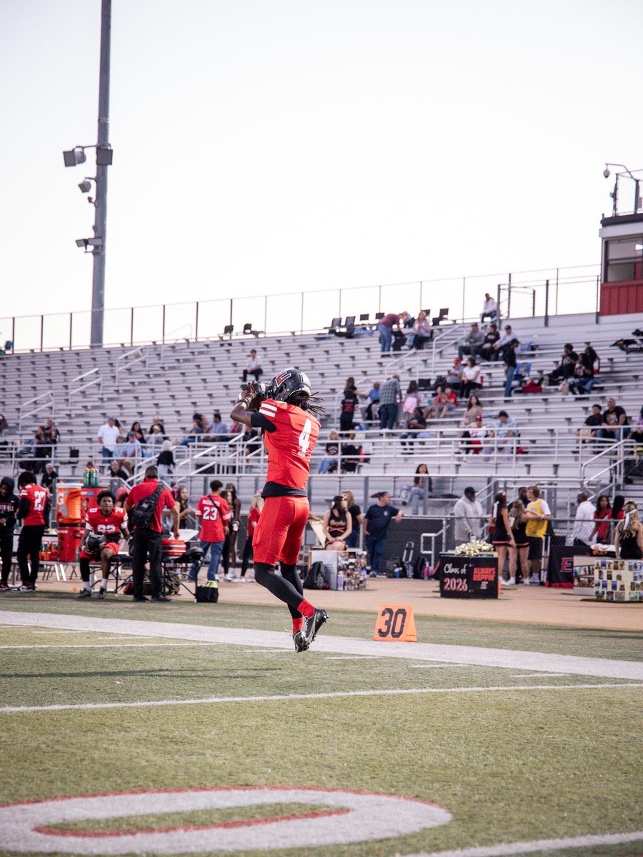 32 rec 563 yds 8 tds
hudl.com/v/2QgYNN