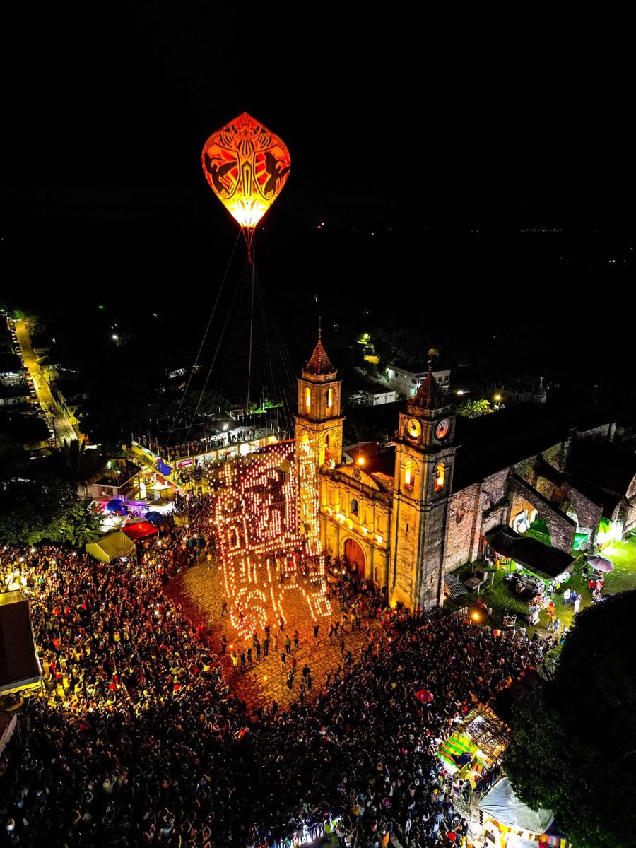 mxdnius's tweet photo. 😃 El #PuebloMagico de #Zozocolco de Hidalgo Veracruz está listo para recibir a cientos de turistas en la edición 12 del Festival Internacional de Globos de Papel de China, evento que pinta el cielo de este municipio de gigantes globos llenos de color y magia. 🪄

#MXDnius #Dnius https://t.co/3DVuMgppH1