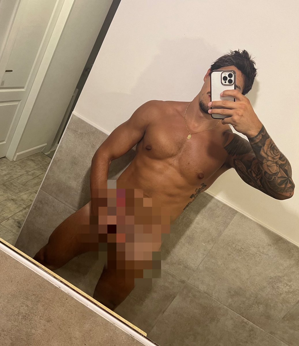 yourbigboyy__'s tweet photo. Limpiando la casa y me pinta toquetearme 🤤 https://t.co/f026sn5XaB queres ver los videos de sexxx👈🏾🔥🚨 https://t.co/RQLCTWWNge