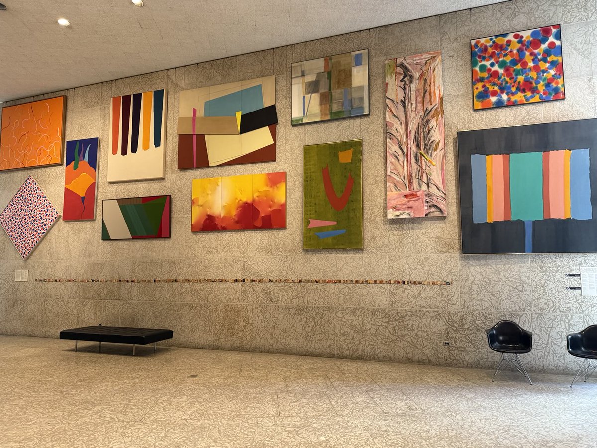 hwinkler4real's tweet image. A moment in the Winnipeg art museum to CLEANSE your mind and move on making sure our country remains great !