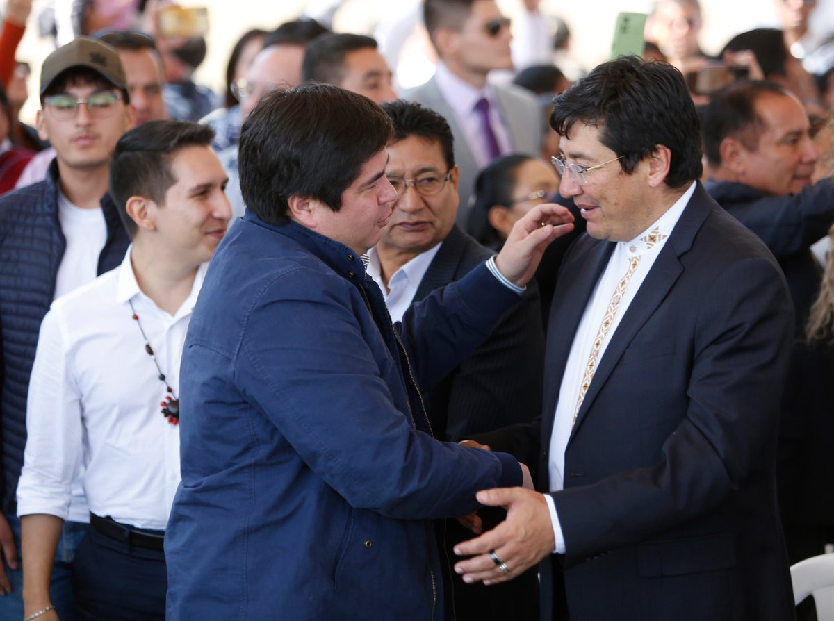 MinGobiernoEc's tweet photo. El #NuevoEcuador cumple con los pagos correspondientes a los gobiernos seccionales, garantizando el cumplimiento de los objetivos de los proyectos, brindando agua potable, alcantarillado, riego y vialidad para la ciudadanía en todo el territorio nacional. https://t.co/vAVzeC7nfP