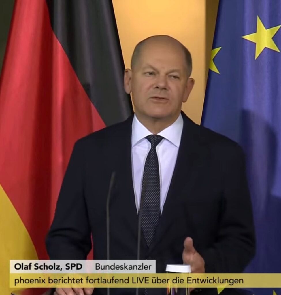 Paul Brandenburg (@docbrandenburg) on Twitter photo Landesverräter <a href="/OlafScholz/">Olaf Scholz</a> teilt mit, er lässt seine Regierung “aus Verantwortung für Deutschland” platzen, weil sein Finanzminister weitere Steuerveruntreuung an die Ukraine verweigert. Jeder, der diesem Verbrecher weiter Komplizenschaft leistet, gehört mit ihm in eine Zelle. Landesverräter <a href="/OlafScholz/">Olaf Scholz</a> teilt mit, er lässt seine Regierung “aus Verantwortung für Deutschland” platzen, weil sein Finanzminister weitere Steuerveruntreuung an die Ukraine verweigert. Jeder, der diesem Verbrecher weiter Komplizenschaft leistet, gehört mit ihm in eine Zelle.