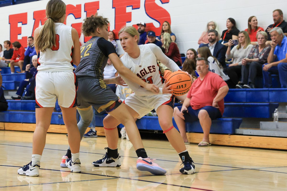 andrewtsimonson's tweet photo. New coach Aimee Harris is looking to build a strong foundation at Oak Mountain as a young core will be forged through the fire of a difficult area.
Season Preview: https://t.co/fK6cVSZs85 https://t.co/2zzjR75Iph