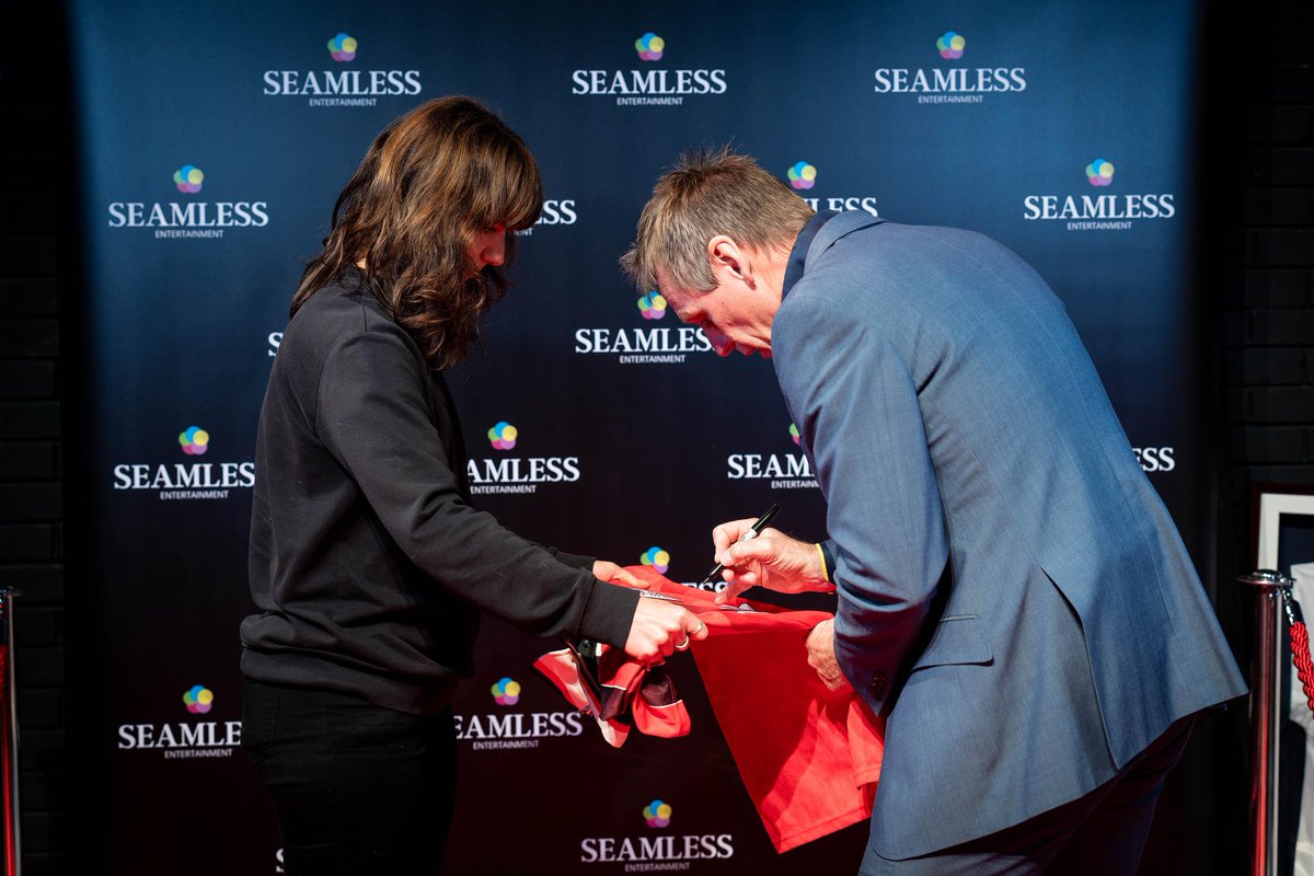 I was reminded that 2 years ago was a great day when I met one of my heroes again (met him briefly in 1995 when he came into the pub I worked in).