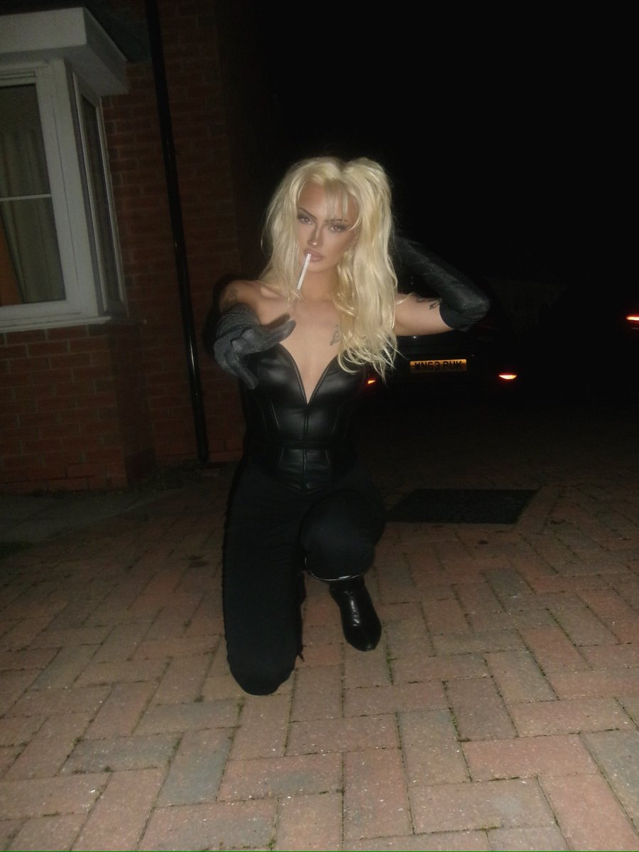 omniaamyx's tweet photo. Don’t call me babe 🔫

My Halloween costume was so good this year I’m proud 🤭 https://t.co/oBIYKs1ekC