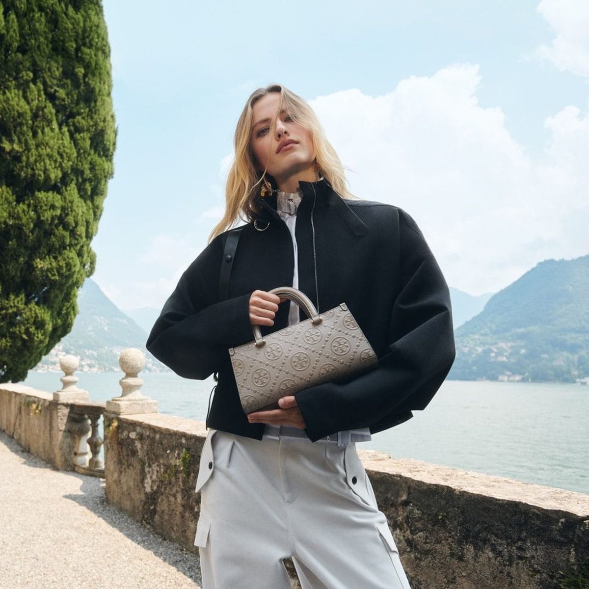 kendam_com's tweet image. Tory Burch Holiday 2024 Campaign kendam.com/news/campaigns…

#ToryBurch #Holiday2024 #Campaigns #Fashion #Kendam