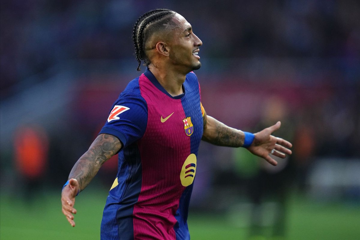 🚨 Raphinha 🇧🇷 𝗕𝗨𝗧𝗘𝗨𝗥 face à l’Étoile Rouge Belgrade ! 💙❤️

IL EST EN FEU ! 🔥🔥

👕 16 matches TCC
⚽️ 12 buts
🎯 11 passes décisives