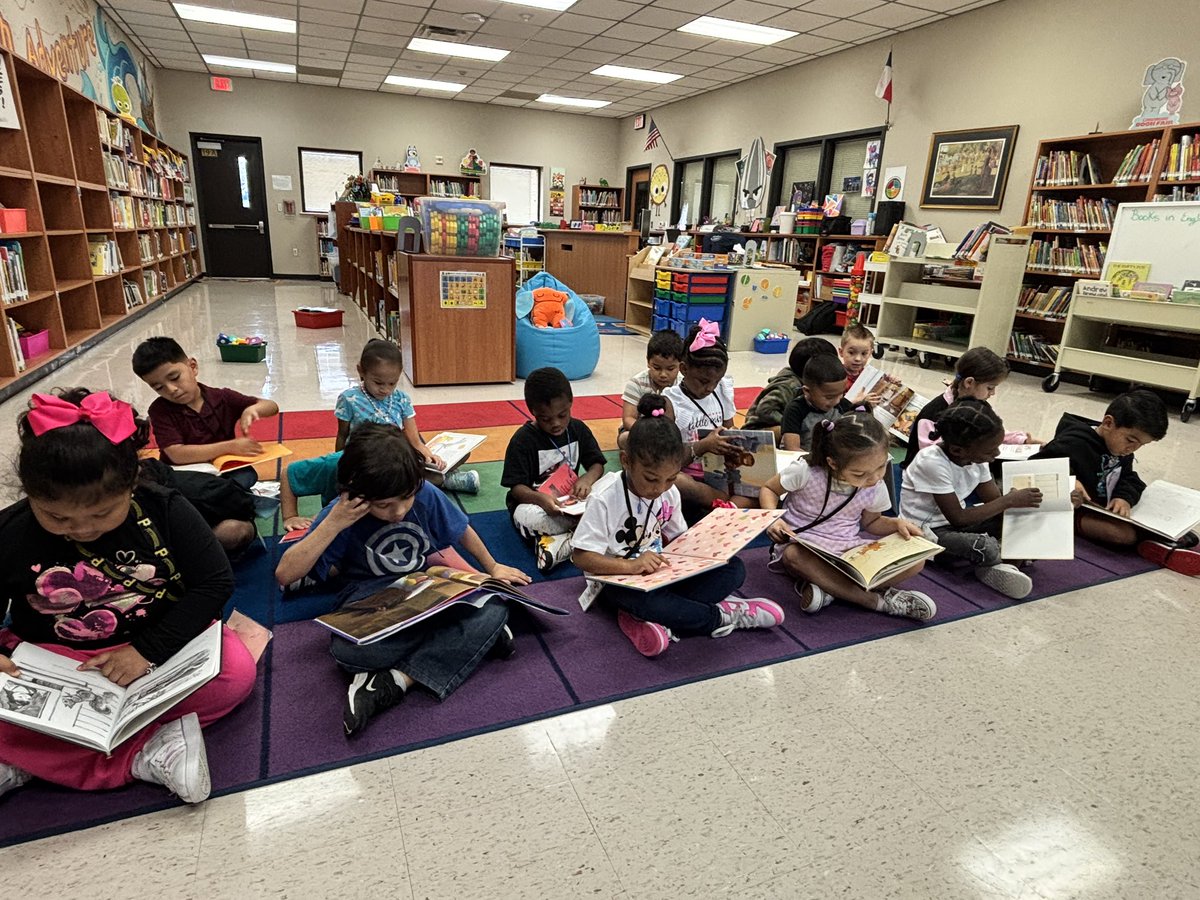 Anderson_LMC's tweet photo. Ms. Leonard’s returned 100% of their 📚 books!! They were so excited to checkout and read their new 📚 books!! @aldinelibraries @kujawa_primary #aldineimpact #aldinelibraries❤️ https://t.co/fMSCJhXtMu