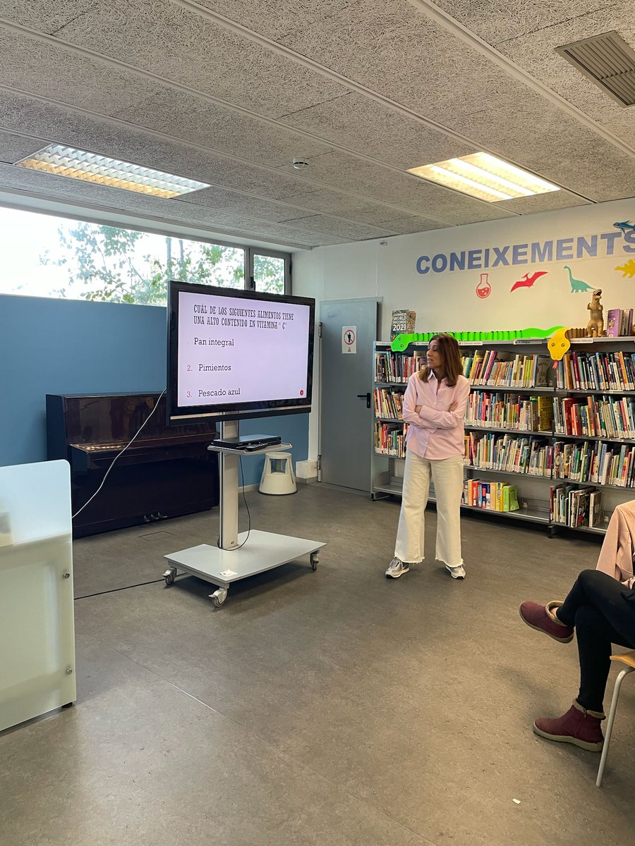 bibminasab's tweet image. Aquest matí, els nostres @amicsdelhospitaldelm #parcsalutmar #parcfòrum de l'@hospitaldelmar han vingut a fer una activitat molt divertida sobre l'alimentació saludable i la nutrició. 🥑🫑🍅🍎🥩🥙🥗

Mireu, mireu! 👀

#quèfemalesbiblios #nutrició #alimentaciosaludable #aliments