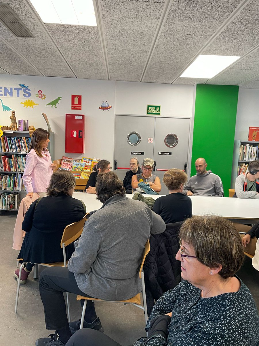 bibminasab's tweet image. Aquest matí, els nostres @amicsdelhospitaldelm #parcsalutmar #parcfòrum de l'@hospitaldelmar han vingut a fer una activitat molt divertida sobre l'alimentació saludable i la nutrició. 🥑🫑🍅🍎🥩🥙🥗

Mireu, mireu! 👀

#quèfemalesbiblios #nutrició #alimentaciosaludable #aliments